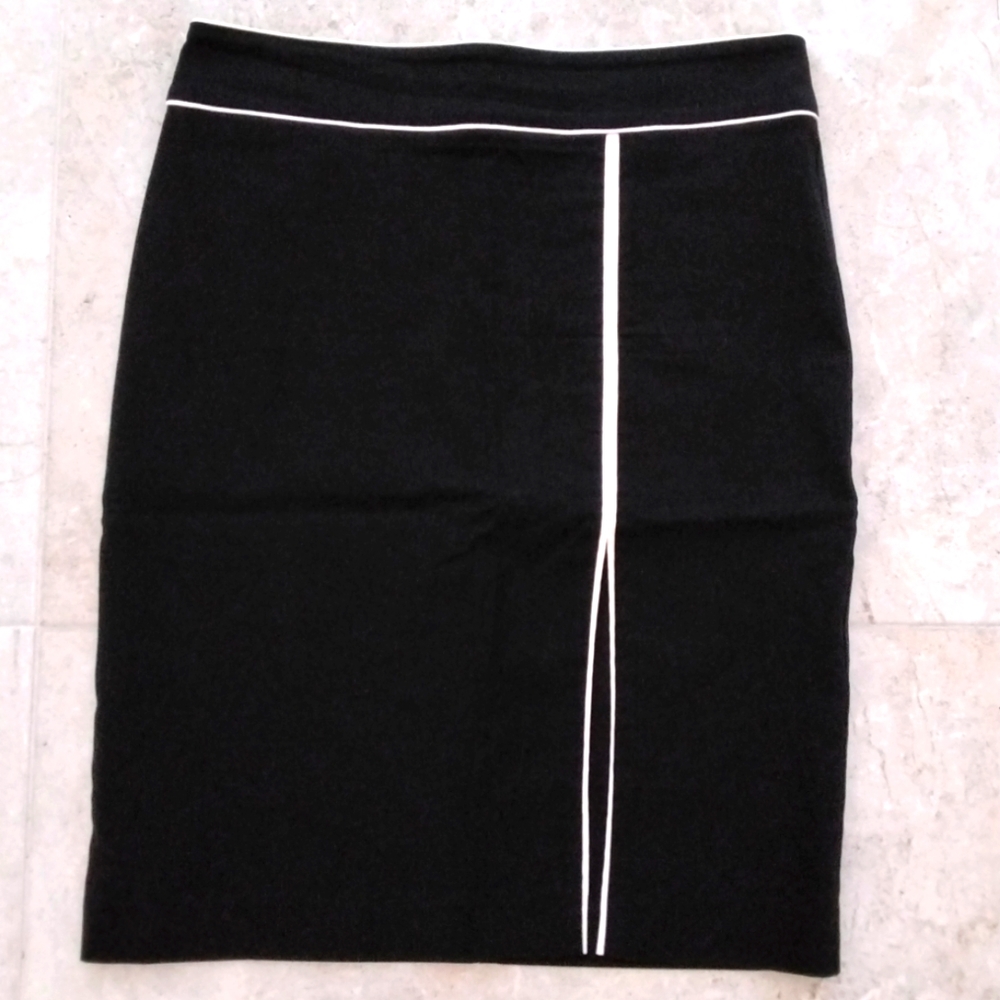 bebe Blk.& White Skirt